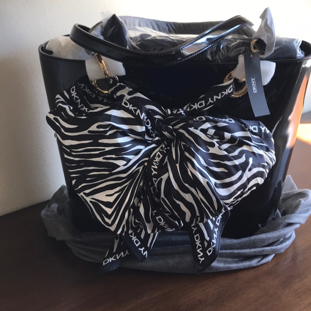 DKNY brand new hobo 💼